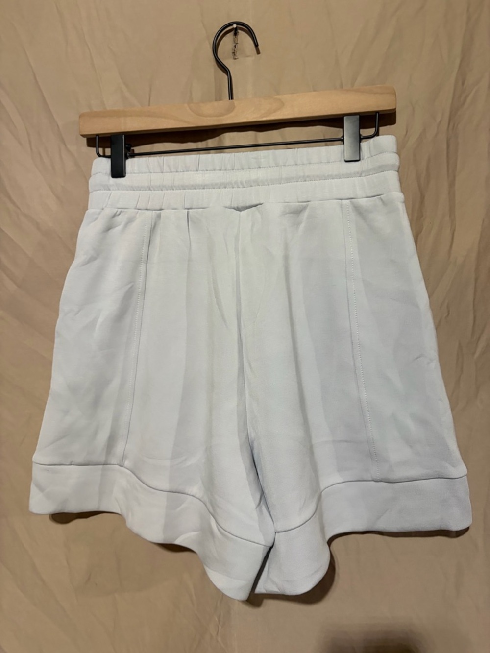 Varley shorts - Picture 2 of 4